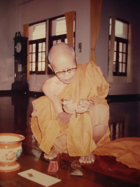 เหรียญรุ่น1 ปี2520 สร้างอุโบสถวัดหนองกราด มีรอยจาร ปีลึก น่าเก็บสะสม