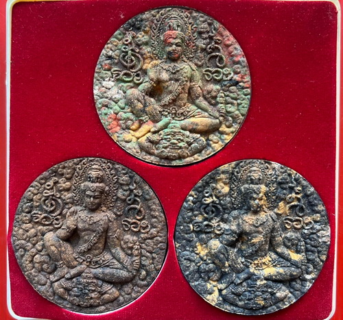 ท้าวจตุคามรามเทพ หลวงหนุ่ย เจ้าพิธีกึ่งศตวรรษ ปี50 เนื้อผงลาย วัดคอหงษ์จ.สงขลา กล่องเดิมๆ