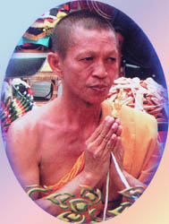 ท้าวจตุคามรามเทพ หลวงหนุ่ย เจ้าพิธีกึ่งศตวรรษ ปี50 เนื้อผงลาย วัดคอหงษ์จ.สงขลา กล่องเดิมๆ