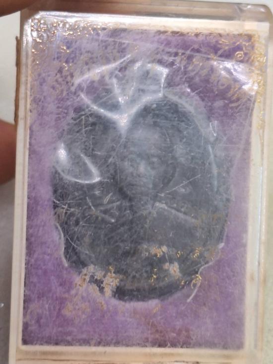 เหรียญหลวงพ่อคูณปริสุทโธ รุ่นอายุยืนพิมพ์ครึ่งองค์ เนื้อทองแดงไม่ตัดปีกหลังยันต์ ออกวัดแจ้งนอก ปี255