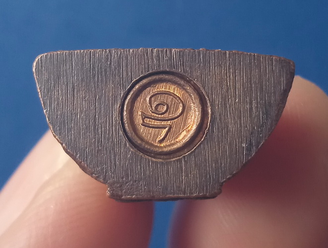 รูปหล่อ หลวงพ่อเหลือ วัดหงษ์ พิจิตร