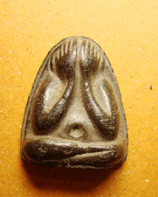 พระปิดตา หลวงพ่อโด่ วัดนามะตูม จ.ชลบุรี พิมพ์ใหญ่ หลังแบบ เนื้อผงคลุกรัก เนื้อผงใบลาน