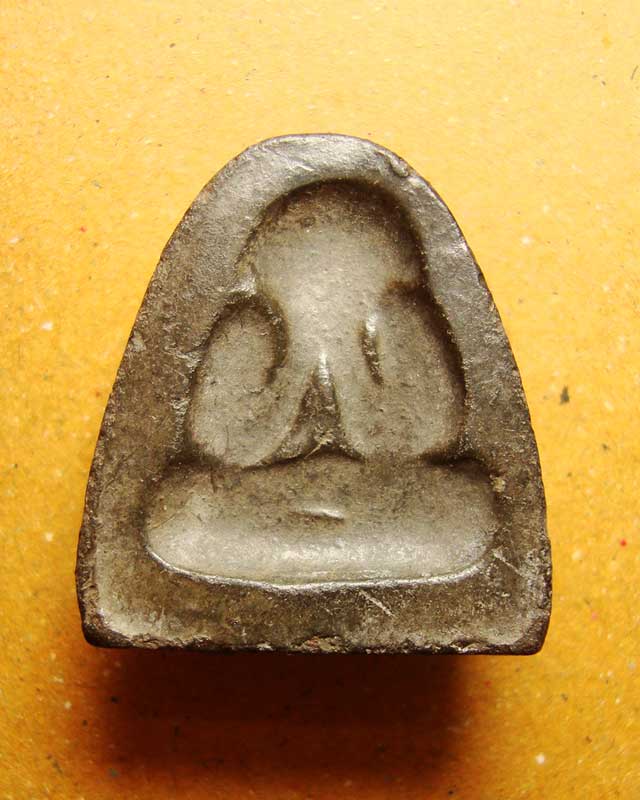 พระปิดตา หลวงพ่อโด่ วัดนามะตูม จ.ชลบุรี พิมพ์ใหญ่ หลังแบบ เนื้อผงคลุกรัก เนื้อผงใบลาน