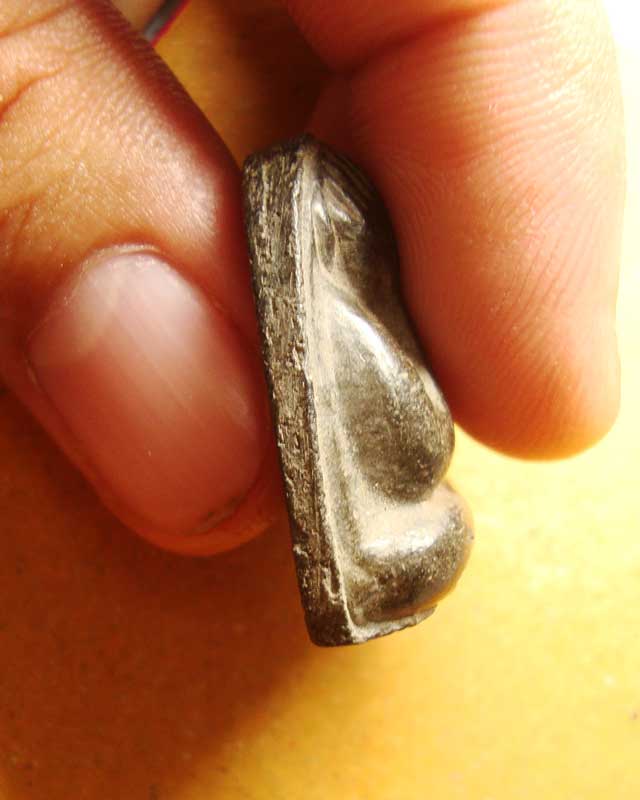 พระปิดตา หลวงพ่อโด่ วัดนามะตูม จ.ชลบุรี พิมพ์ใหญ่ หลังแบบ เนื้อผงคลุกรัก เนื้อผงใบลาน