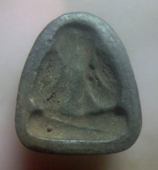 **เบา​ๆ​**พระปิดตาหลังแบบ เนื้อผงใบลาน เก่าๆ ไม่ทราบที่**สวยๆ ใส่กรอบพร้อมใช้ เชิญชมครับ