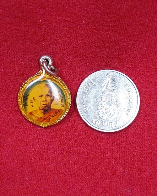 ล็อกเก็ตพระครูสาทรพัฒนกิจ วัดเสด็จ หลังหลวงปู่เทียน วัดโบสถ์ จ.ปทุมธานี