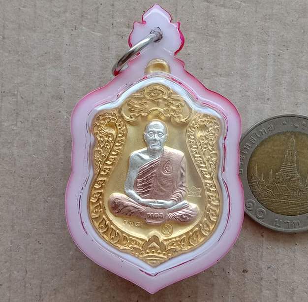 เหรียญเสมาทองสิบทิศ เนื้อ 3K หลวงพ่อทอง วัดบ้านไร่ จ.นครราขสีมา ปี2563 หมายเลข938 เลี่ยมกันน้ำ