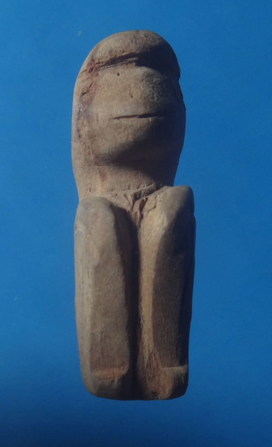 ลิงไม้แกะเก่าไม่ทราบที่ครับ