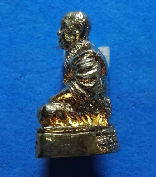 พระรูปหล่อเนื้อกะไหล่ทอง หลวงปู่พรหมา เขมจาโร วัดสวยหินผานางคอย รุ่น ฉลองอายุ 96 ปี ปี 2537