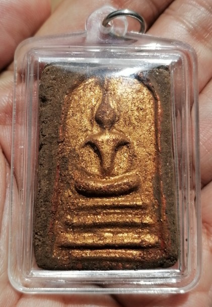 พระสมเด็จทรายเสก พิมพ์ใหญ่ หลวงพ่อกวย วัดโฆสิตาราม จ.ชัยนาท ยุคต้น เลี่ยมพร้อมใช้ เคาะเดียว