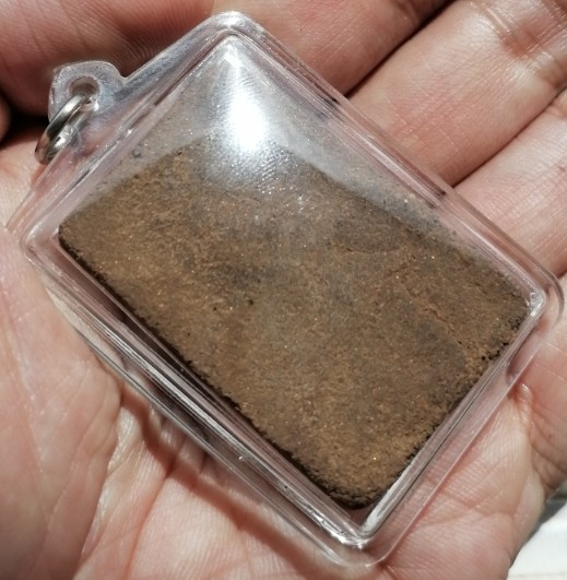 พระสมเด็จทรายเสก พิมพ์ใหญ่ หลวงพ่อกวย วัดโฆสิตาราม จ.ชัยนาท ยุคต้น เลี่ยมพร้อมใช้ เคาะเดียว