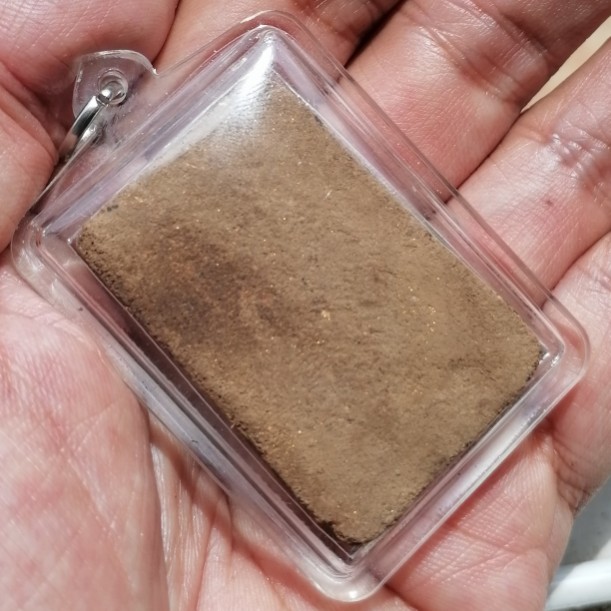 พระสมเด็จทรายเสก พิมพ์ใหญ่ หลวงพ่อกวย วัดโฆสิตาราม จ.ชัยนาท ยุคต้น เลี่ยมพร้อมใช้ เคาะเดียว