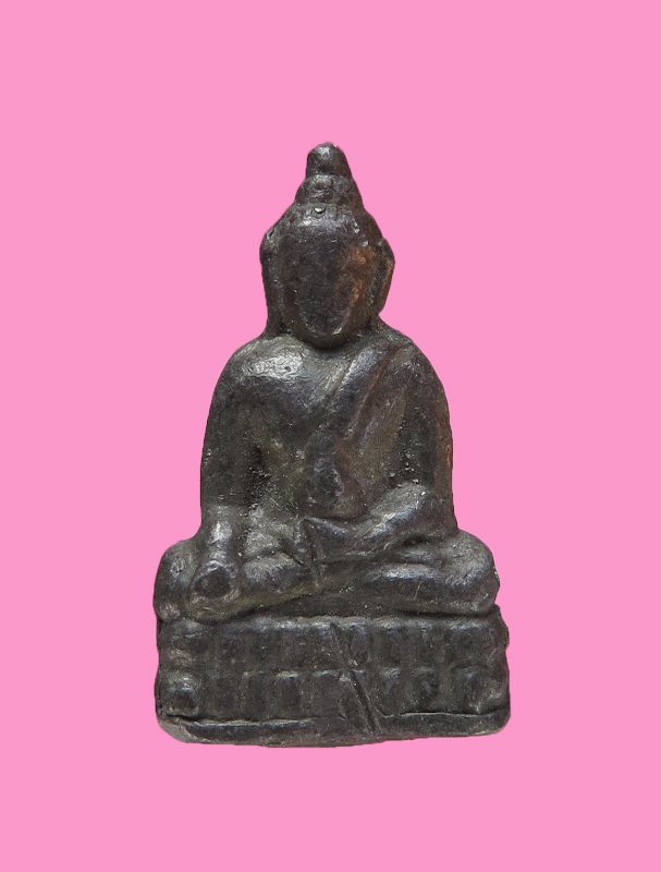 พระชัยวัฒน์ เนื้อชิน หลังยันต์อรหัง