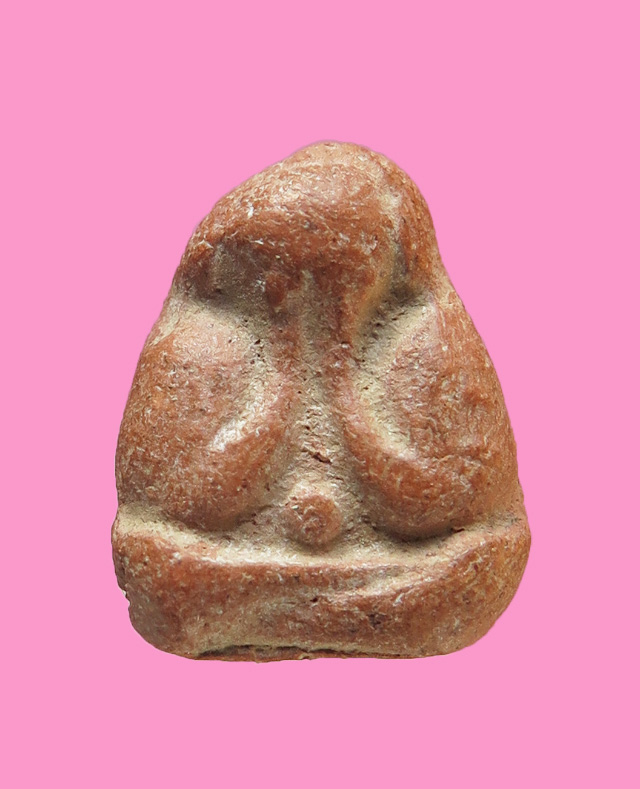 พระปิดตาจิ๋ว เนื้อดิน หลังแบบ สูงประมาณ 1 ซม.