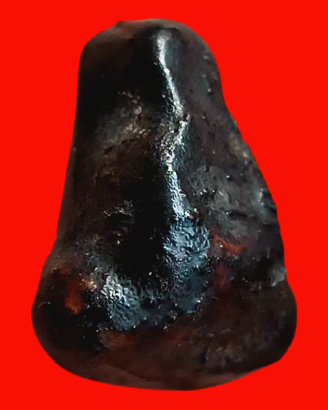 ปิดตาหลวงปู่ยิ้ม วัดหนองบัว พิมพ์สังกัจจายน์ (พุงป่อง) เนื้อผงจุ่มรัก จ.กาญจนบุรี สูงเกือบ 2.5 ซ.ม.