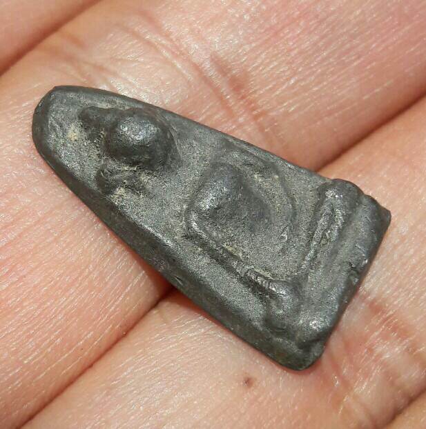 พระเนื้อชินไม่ทราบที่ เคาะเดียว