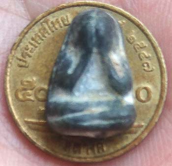 ปิดตาข้าวตอกแตก