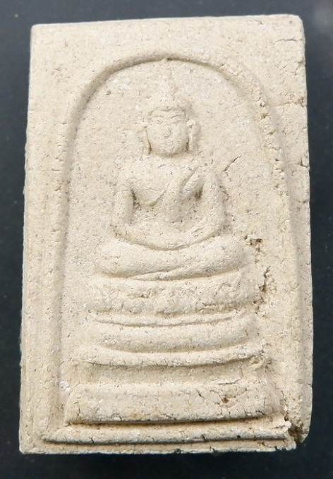 พระผงพระพุทธฐานนั่งบัว หลวงพ่อกึ๋น วัดดอนยานนาวา จ.กรุงเทพฯ ปี 2489 สวยครับ