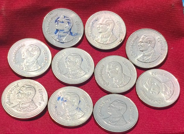 เหรียญ 2บาท หมุนเวียน สีเงิน ปี48 /ปี49 รวม10เหรียญ