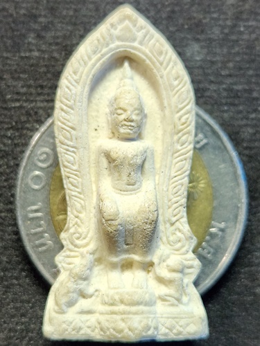 วัดป่าเลไลย์ จังหวัดสุพรรณบุรี  พระผงหลวงพ่อวัดป่าเลไลย์  เนื้อผงเกษรบูชา หลวงพ่อโต