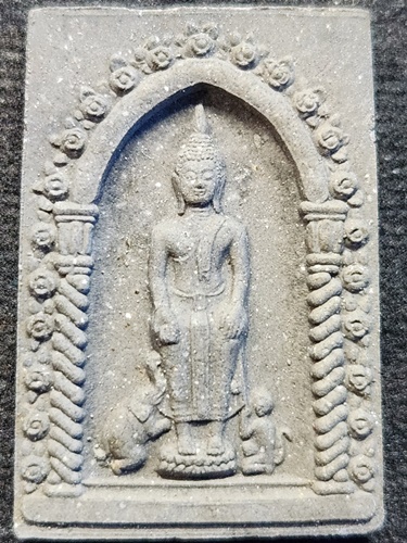 วัดป่าเลไลยก์ จ.สุพรรณบุรี พระผงหลวงพ่อโต  สร้างด้วยเนื้อรักเก่าทองเก่าได้จากการบูรณะองค์หลวงพ่อโต