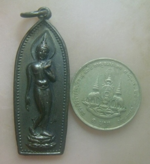 **เบาๆ**เหรียญพระปางลีลา หลวงพ่อรวย วัดท่าเรือ จ.ระยอง รุ่นศักดิ์สิทธิ์ ปี ๒๕๓๖**หลังยันต์ สวยๆ