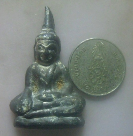 **เบาๆ**พระท่ากระดานเนื้อชินตะกั่ว มีคราบกรุ เก่า ไม่ทราบที่**สวยๆ เชิญชมครับ