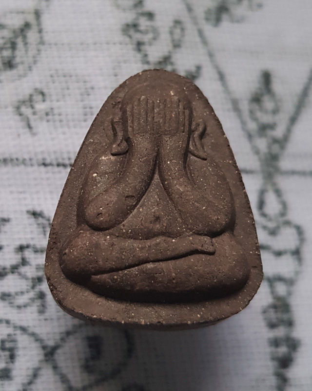 พระปิดตาปลดหนี้ สมปรารถนา พระอาจารย์สุริยันต์ โฆสปัญโญ วัดป่าวังน้ำเย็น เนื้อผงไม้ตะเคียน พร้อมกล่อง