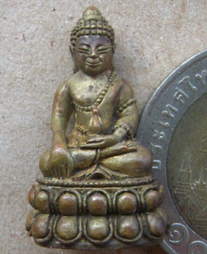 พระชัยวัฒน์ (ตั๊กม้อ) วัดกวงซิ่ว เมืองกวง เนื้อโลหะ (ตอกโค้ด) ปี2537 สภาพสวย พร้อมกล่องเดิม หายาก