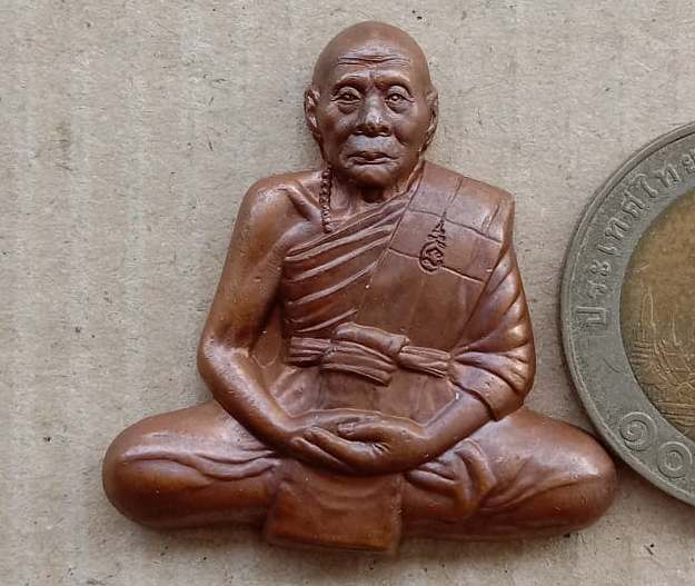 รูปเหมือนตัดชิด เลื่่อนสมณศักดิ์ หลวงพ่อเพี้ยน วัดเกริ่นกฐิน ลพบุรี ปี2548 เนื้อทองแดง เลข755+ตลับเ