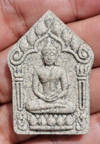 พระขุนแผนพรายกุมาร หลังตระกรุดเงิน(ผสมมวลสารปู่ทิม)หลวงพ่อคูณ วัดบ้านไร่ ปี 2557 เคาะเดียว (5)