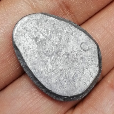 พระปิดตานะหัวเข่าพิมพ์รัศมี เจ้าคุณผล วัดหนัง กรุงเทพ ปี 2509 เนื้อตะกั่ว มีจาร เคาะเดียว