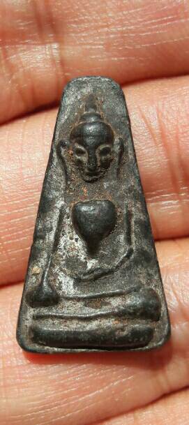 พระผงสุพรรณหลังยันต์ หลวงปู่ถิร ปญฺญาปโชโต วัดป่าเลไลย์วรวิหาร จ.สุพรรณบุรี ปี 2514 เคาะเดียว