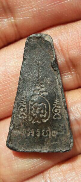 พระผงสุพรรณหลังยันต์ หลวงปู่ถิร ปญฺญาปโชโต วัดป่าเลไลย์วรวิหาร จ.สุพรรณบุรี ปี 2514 เคาะเดียว