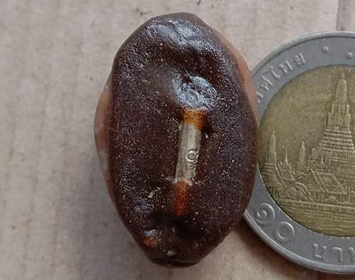 เบี้ยแก้อุดชันผสมผงธูปมวลสาร108 ฝังตระกรุดเงิน หลวงปู่คีย์ วัดศรีลำยอง จ สุรินทร์ ปี2555 รุ่นไตรภาคี