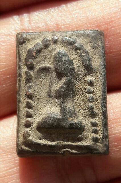 นางกวักหลวงพ่อกวย พิมพ์เล็ก เนื้อดินผสมผงใบลาน ปี 2515 เคาะเดียว