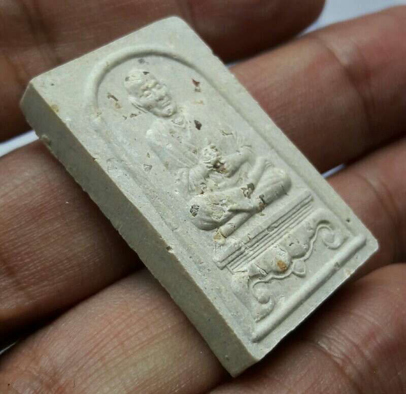 รูปเหมือนสมเด็จโต บางขุนพรหม ปี 43 รุ่นอุดมมงคล พิมพ์ B โรยผงเก่า พร้อมกล่องเดิม เคาะเดียว