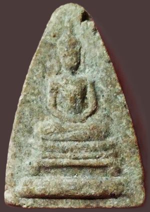 พระประธาน สามเหลี่ยมเล็ก เนื้อผง ปี๒๕๑๖ หลวงพ่อเอีย วัดบ้านด่าน ปราจีนบุรี