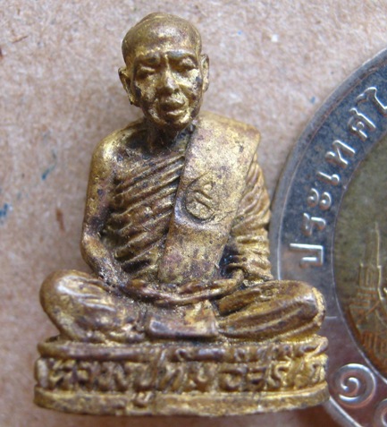 พระรูปเหมือนลอยองค์หลวงปู่ทิม รุ่นมงคลศิลาฤกษ์ ปี2537  พร้อมกล่องเดิม