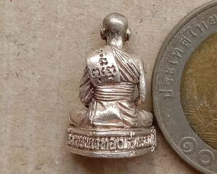 พระกริ่งรูปเหมือน หลวงพ่อมุ่ย  วัดหนองบัวทอง จ สุพรรณบุรี ปี2533 เนื้อเงินแท้บริสุทธิ์ พร้อมกล่องเดิ