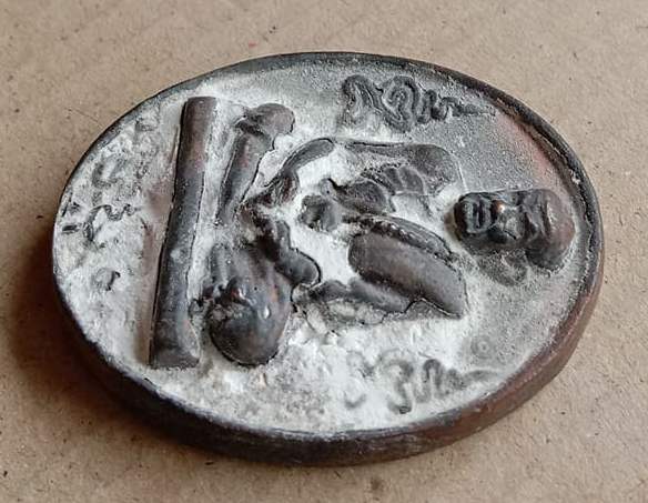 เหรียญหล่อโบราณเนื้อระฆังเก่า อายุ300ปี รุ่นหมุนเงินพันล้าน หลวงปู่หมุน เลข89 สร้าง3000เหรียญ+กล่อง