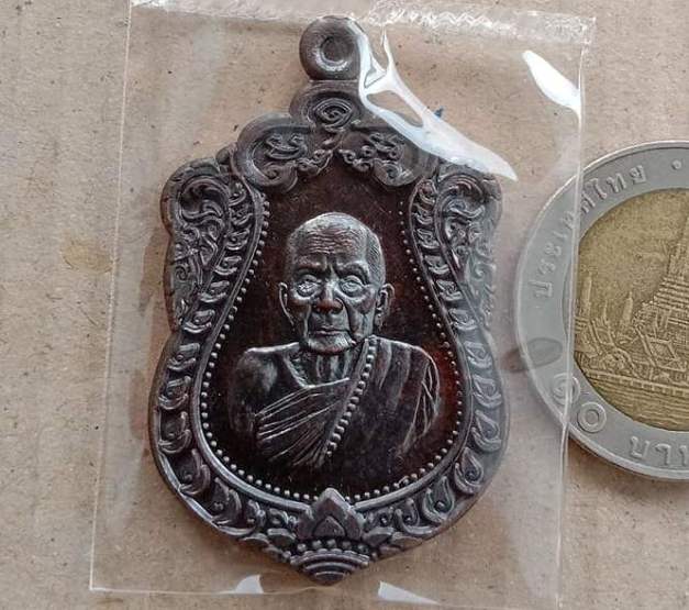 เหรียญเสมา ร.ศ.232 รุ่น119ปี หลวงปู่หมุน วัดบ้านจาน.ศรีสะเกษ ปี2556เลข157 เนื้อทองแดงรมดำ+กล่อง