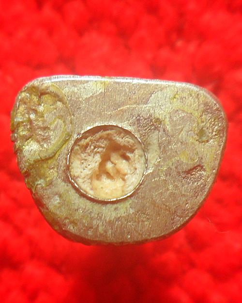 รูปหล่อเนื้อเงินอุดผงแป้งเสกหลวงปู่บุดดา ถาวโร วัดกลางชูศรีเจริญสุข สิงห์บุรี