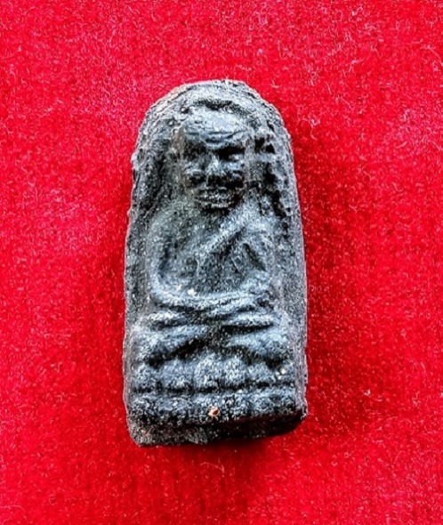 หลวงปู่ทวด รุ่นปาฏิหาริย์-ลายเซนต์ วัดห้วยมงคล ปี49-51 เนื้อว่าน ฝังหัวใจพระราหู...เคาะเดียวแดง...