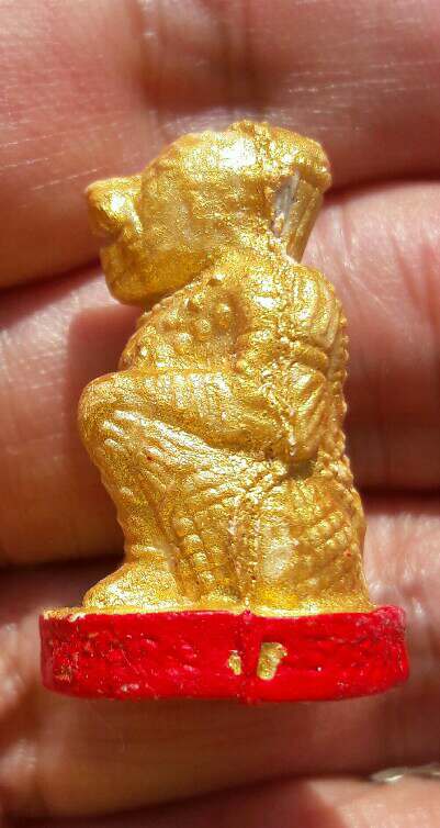 หนุมานชมภูนุช ทาทองฐานแดง แจกกรรมการ เนื้อผงพุทธคุณผสมว่าน 108 หลวงปู่หมุน ฐิตสีโล เคาะเดียว