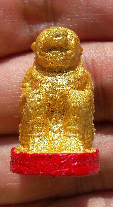 หนุมานชมภูนุช ทาทองฐานแดง แจกกรรมการ เนื้อผงพุทธคุณผสมว่าน 108 หลวงปู่หมุน ฐิตสีโล เคาะเดียว