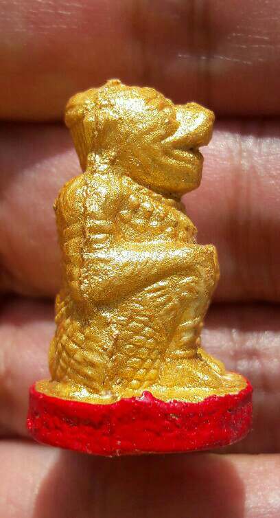 หนุมานชมภูนุช ทาทองฐานแดง แจกกรรมการ เนื้อผงพุทธคุณผสมว่าน 108 หลวงปู่หมุน ฐิตสีโล เคาะเดียว