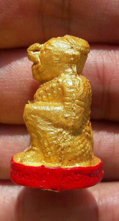 หนุมานชมภูนุช ทาทองฐานแดง แจกกรรมการ เนื้อผงพุทธคุณผสมว่าน 108 หลวงปู่หมุน ฐิตสีโล เคาะเดียว