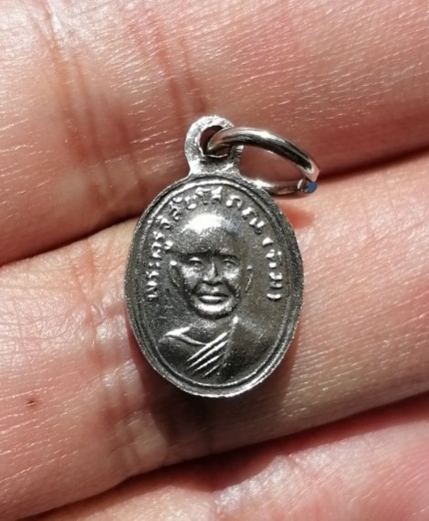 เหรียญเม็ดแตงหลวงปู่ทวด-พระอาจารย์ทิม เนื้ออัลปาก้าชุบนิคเกิ้ลไม่ทราบปี เคาะเดียว