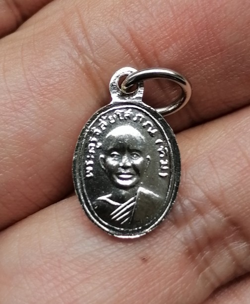 เหรียญเม็ดแตงหลวงปู่ทวด-พระอาจารย์ทิม เนื้ออัลปาก้าชุบนิคเกิ้ลไม่ทราบปี เคาะเดียว